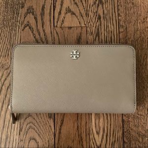 Tory Burch Robinson Wallet - French Gray & Silver